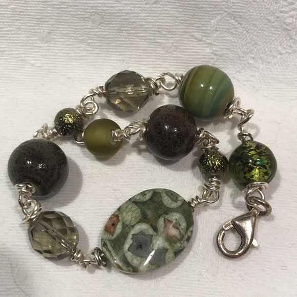 Artisan Glass and stone bead bracelet in green - Picture 6 of 9